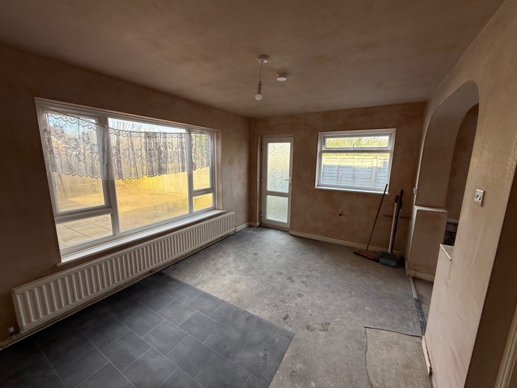 Lot: 120 - HOUSE FOR IMPROVEMENT - Rear family room with door to back garden